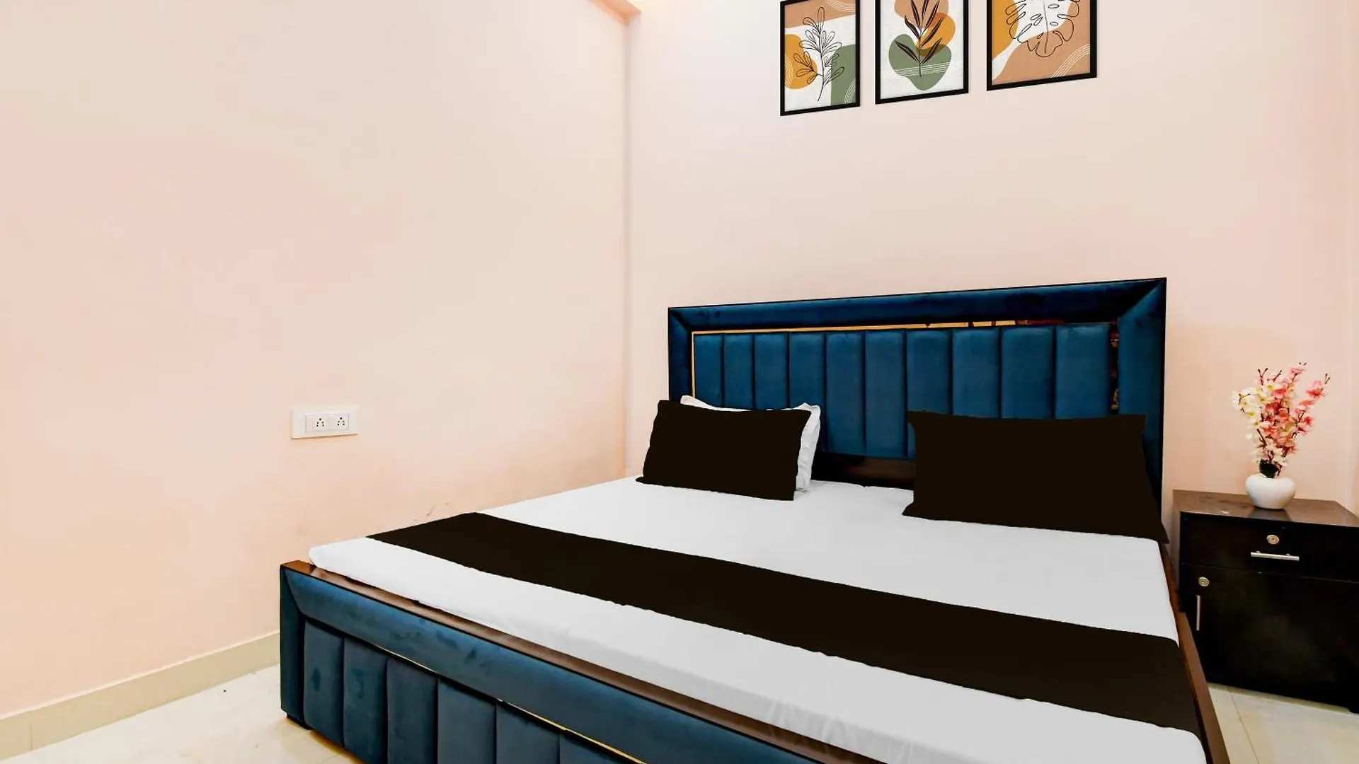 Hotel O Valencia Stay Варанаси