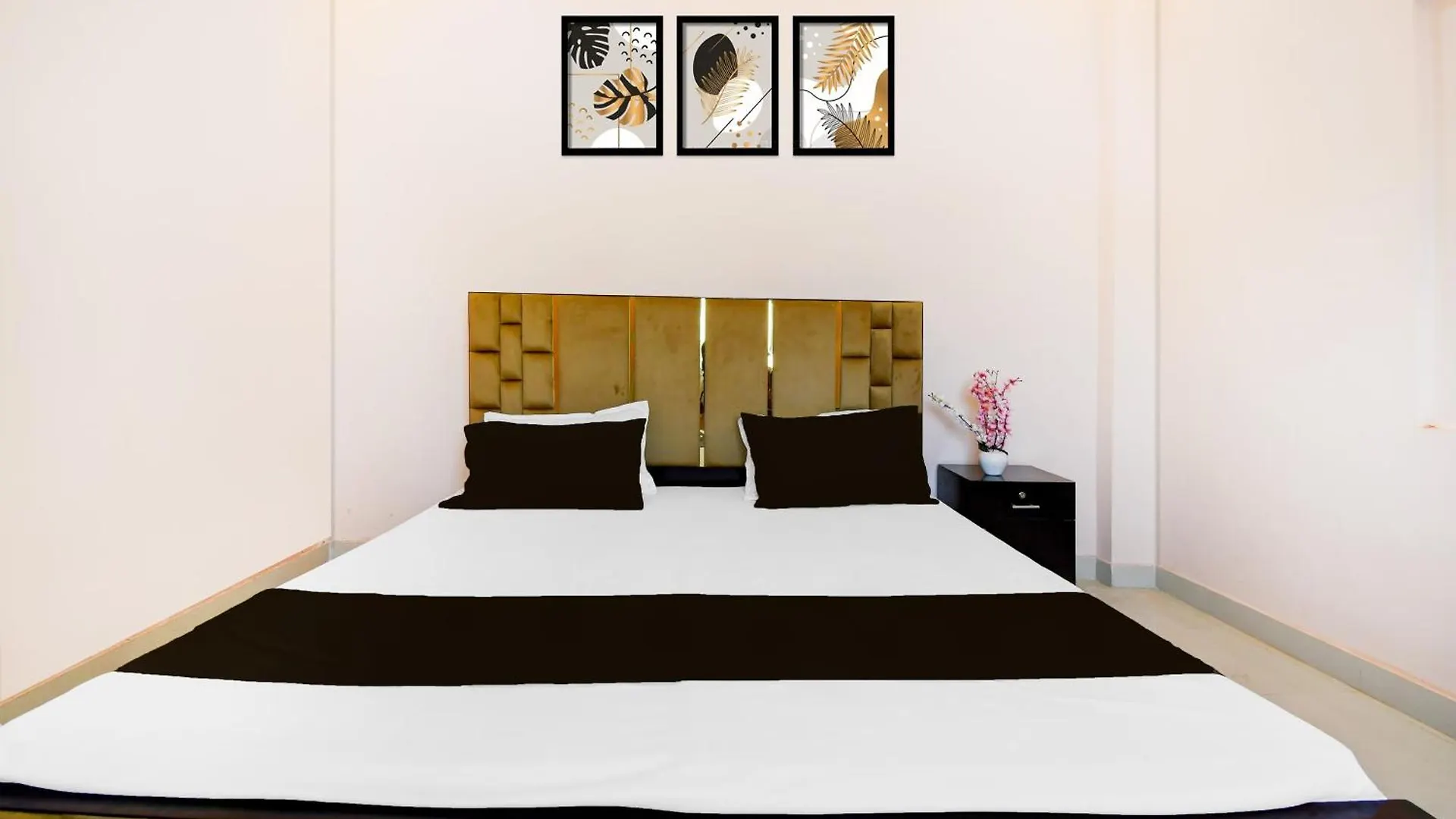 ***  Hotel O Valencia Stay Варанаси Индия